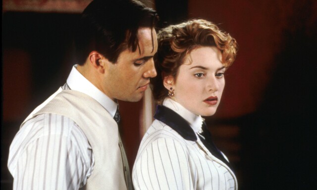 I «TITANIC»: Billy Zane og Kate Winslet spilte trolovede i den Oscar-vinnende filmen, men Winslet sin rollefigur fikk raskt øynene opp for fattiggutten Jack (Di Caprio). Foto: NTB scanpix I «TITANIC»: Billy Zane og Kate Winslet spilte trolovede i den Oscar-vinnende filmen, men Winslet sin rollefigur fikk raskt øynene opp for fattiggutten Jack (Di Caprio). Foto: NTB scanpix